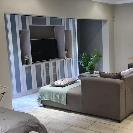 Bayswater Guest Rooms บลูมฟอนเทน ภายนอก รูปภาพ